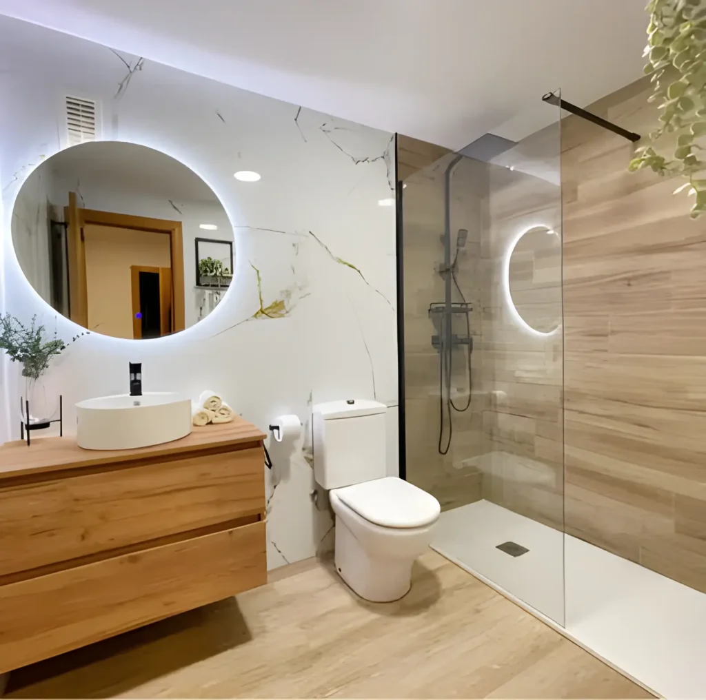 Baño reformado en Guadalajara con mampara y grifería nueva